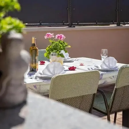 Holiday home Mit Whirlpool Und Sauna, In *