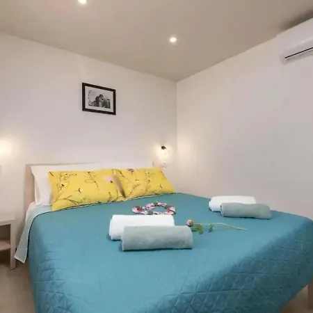 Mit Whirlpool Und Sauna, In Holiday home Kastelir