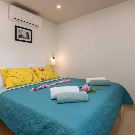 Holiday home Mit Whirlpool Und Sauna, In Kastelir