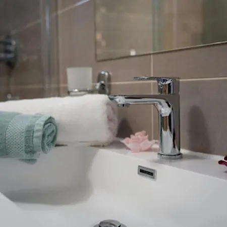 Mit Whirlpool Und Sauna, In * Kastelir